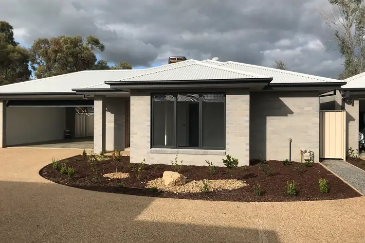 8 Rosella Place