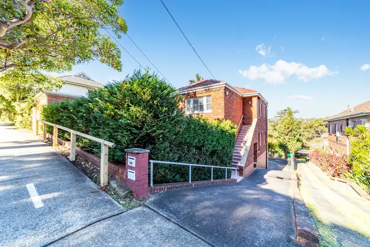 2/1 White Street