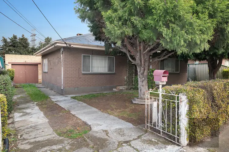 7 Cypress Avenue, Brooklyn VIC 3012