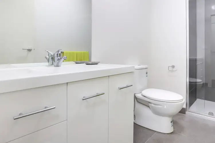 102/44 Beach Street