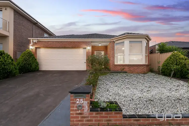 25 Broadway, Caroline Springs VIC 3023