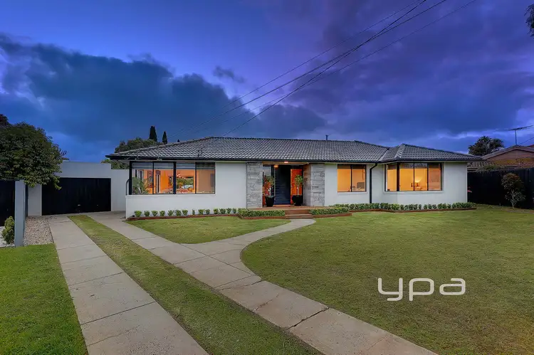 15 Cosdown Close, Gladstone Park VIC 3043