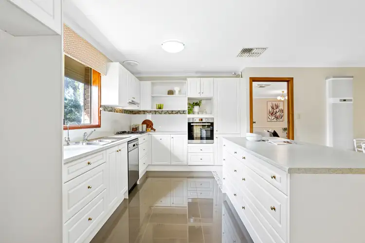 26 Mildara Close, Woodcroft SA 5162