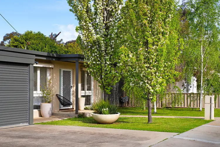 1 Strathdale Crescent, Strathdale VIC 3550