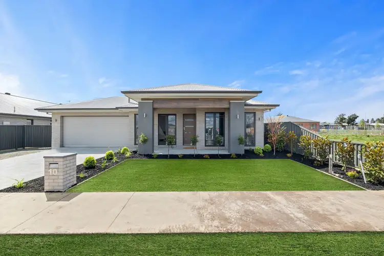10 Hutchinson Drive, Lucas VIC 3350