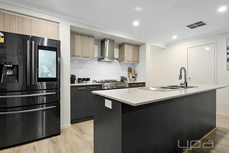 Fifth view of Homely house listing, 6 Stevenage Drive, Strathtulloh VIC 3338