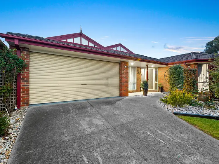 4 Alamanda Way, Cranbourne North VIC 3977