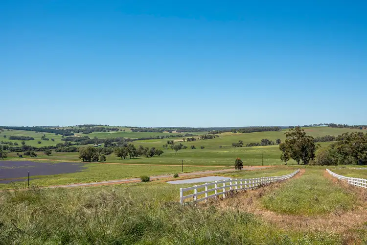 1527 Mooliabeenee Road, Lennard Brook WA 6503