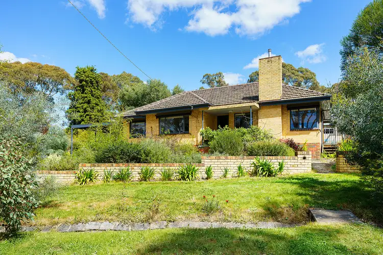 16 Goldsmith Crescent, Castlemaine VIC 3450