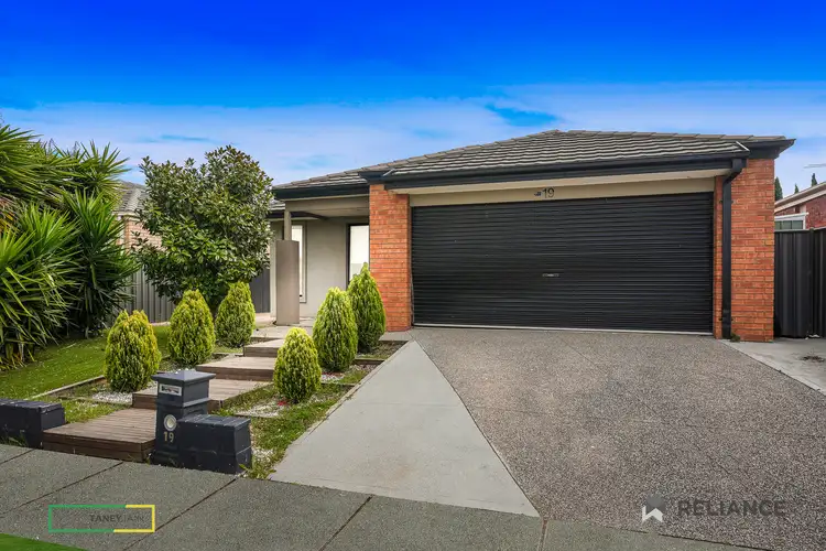 19 Arrowhead Street, Manor Lakes VIC 3024