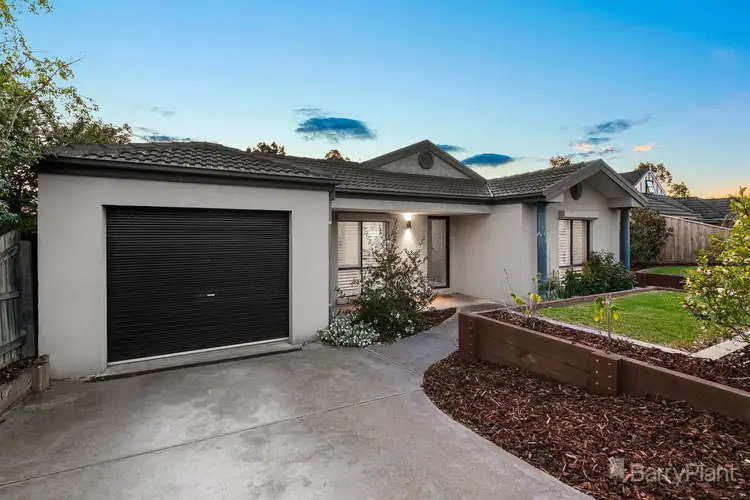 27 Sandalwood Drive, Narre Warren VIC 3805