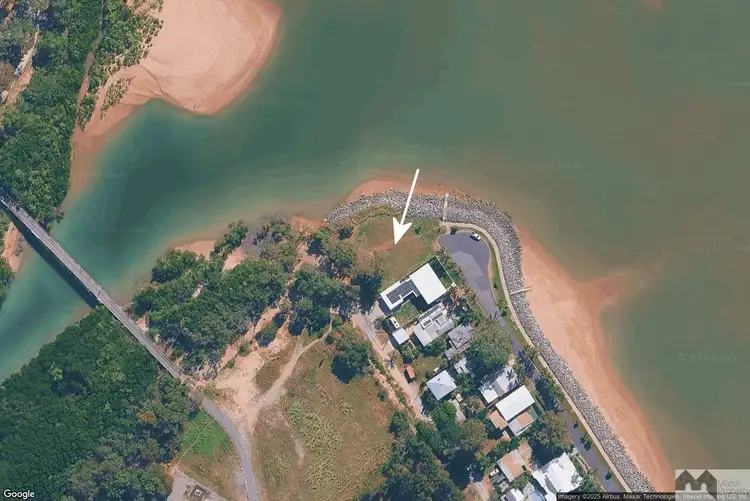 261-263 O'Shea Esplanade, Machans Beach QLD 4878