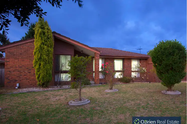 7 Axedale Crescent, Endeavour Hills VIC 3802
