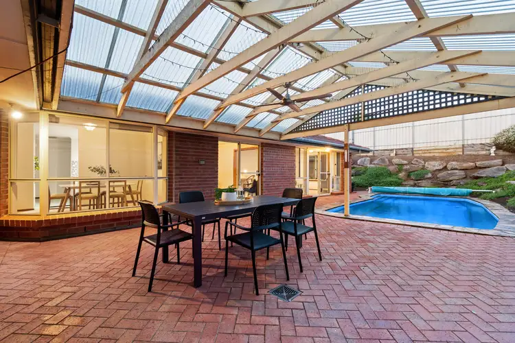 15 Augusta Drive, Seaford Rise SA 5169