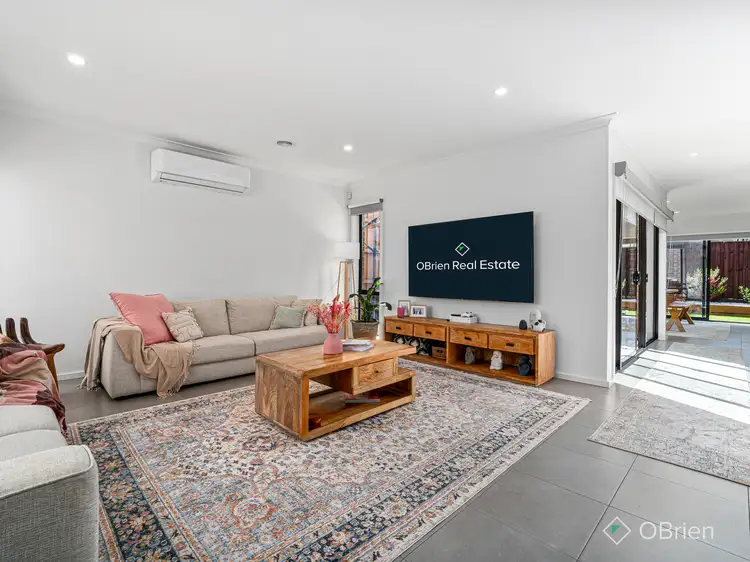 Main view of Homely townhouse listing, 8 Hotelier Court, Skye VIC 3977