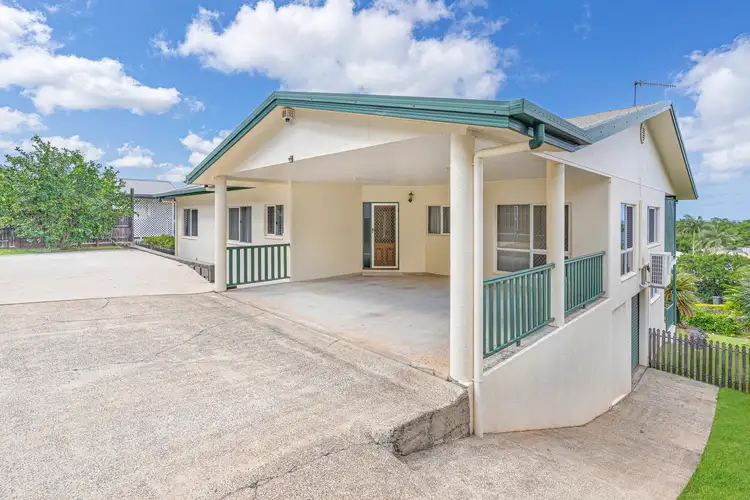 10 Philp Close, Kanimbla QLD 4870