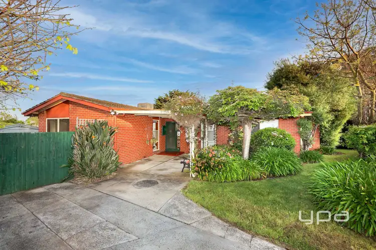 11 Hendricks Crescent, Jacana VIC 3047