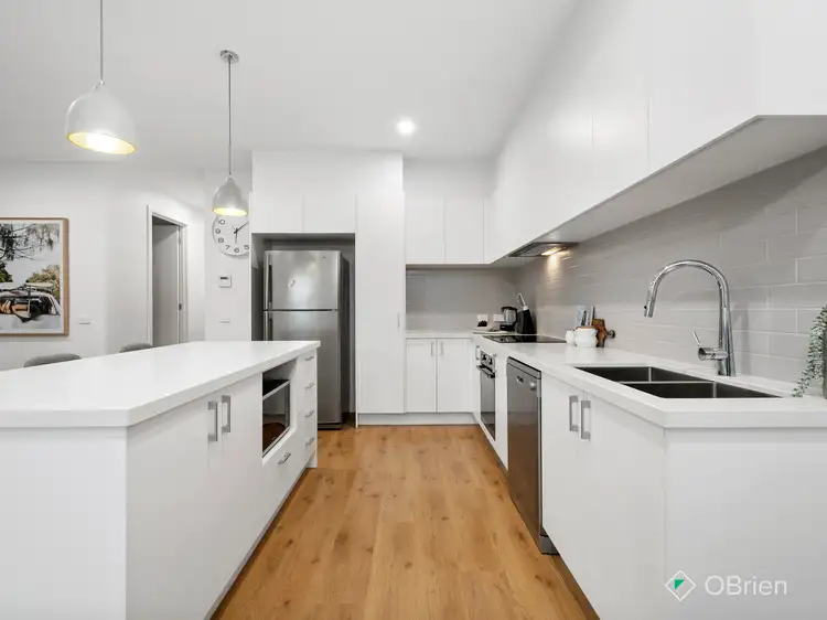 Main view of Homely unit listing, 2/2 Raven Close, Carrum Downs VIC 3201