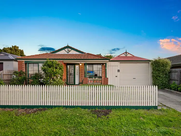 16 Comte Close, Cranbourne West VIC 3977