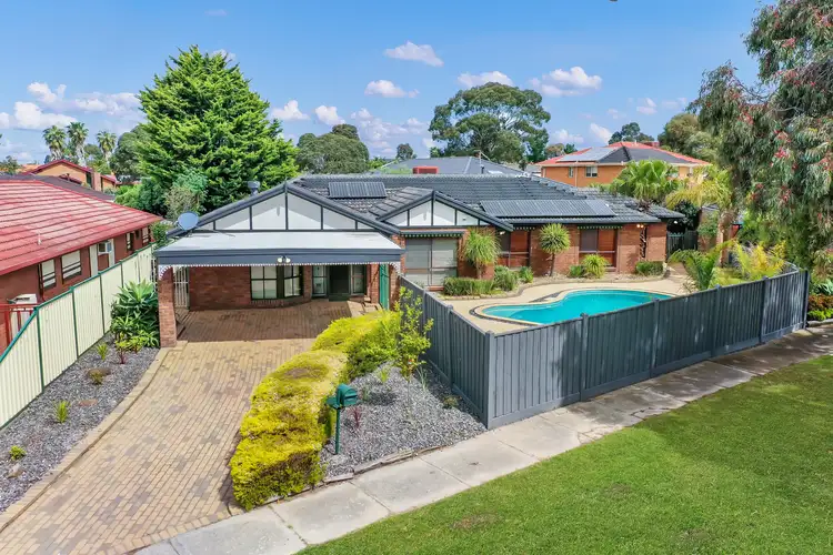 5 Coorong Court, Taylors Lakes VIC 3038