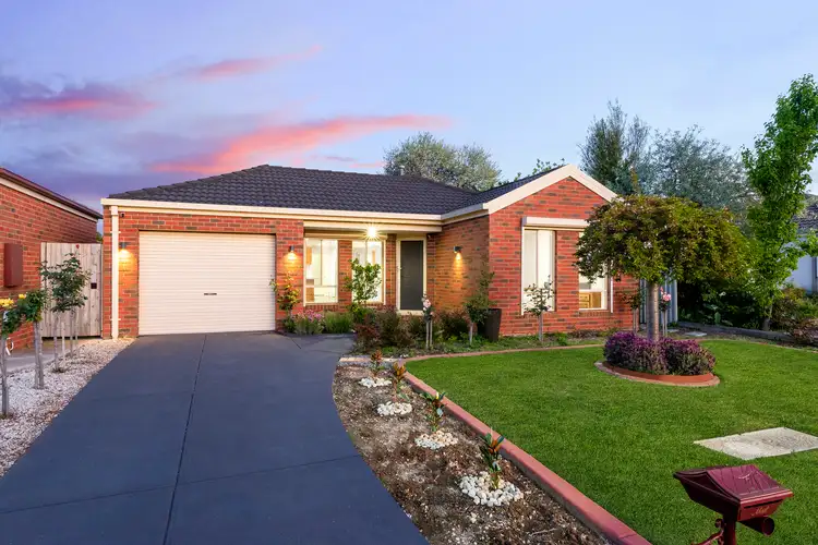 16 Tamborine Way, Caroline Springs VIC 3023