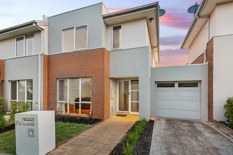 21B Wentworth Drive, Taylors Lakes VIC 3038