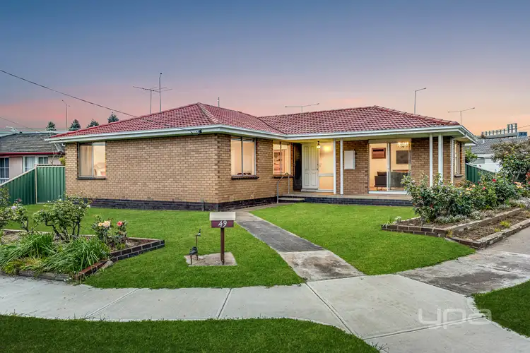 49 Woodstock Drive, Gladstone Park VIC 3043