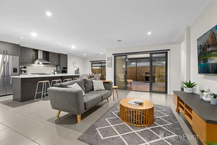 Fifth view of Homely house listing, 8 Moonlight Rise, Cranbourne East VIC 3977