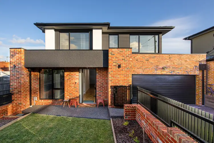 1/2 Eyre Street, Burwood VIC 3125