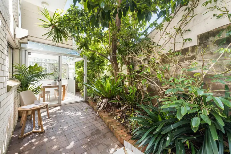 Third view of Homely apartment listing, 2/4 Munro Street, Mcmahons Point NSW 2060