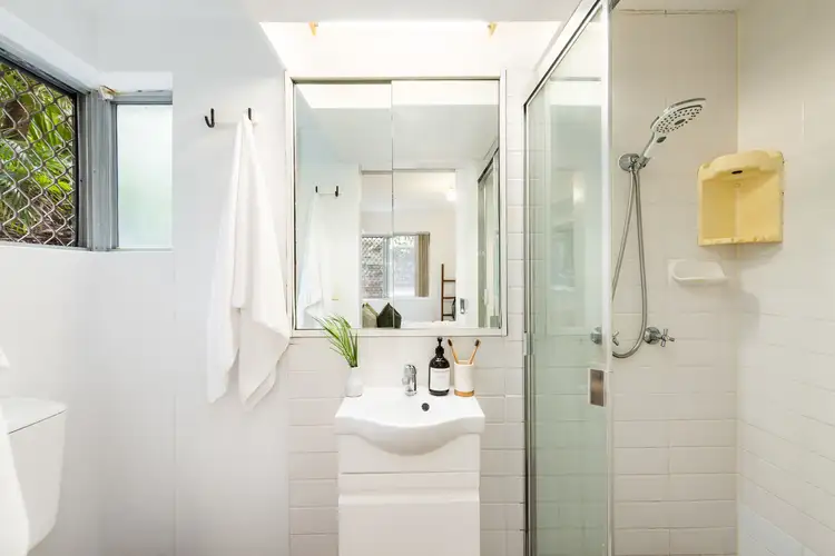 Sixth view of Homely apartment listing, 2/4 Munro Street, Mcmahons Point NSW 2060