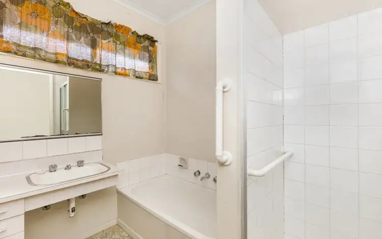 Fifth view of Homely unit listing, 1/117 Hargreaves Street, Bendigo VIC 3550