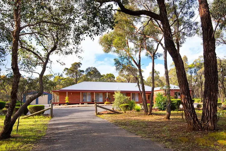 8 Kooroork Lane, Junortoun VIC 3551