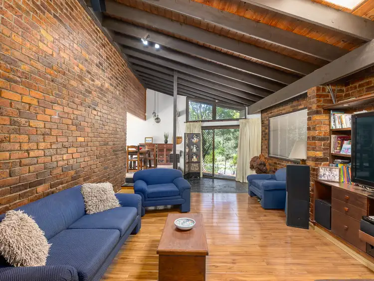 23 Boblynne Street, Chapel Hill QLD 4069