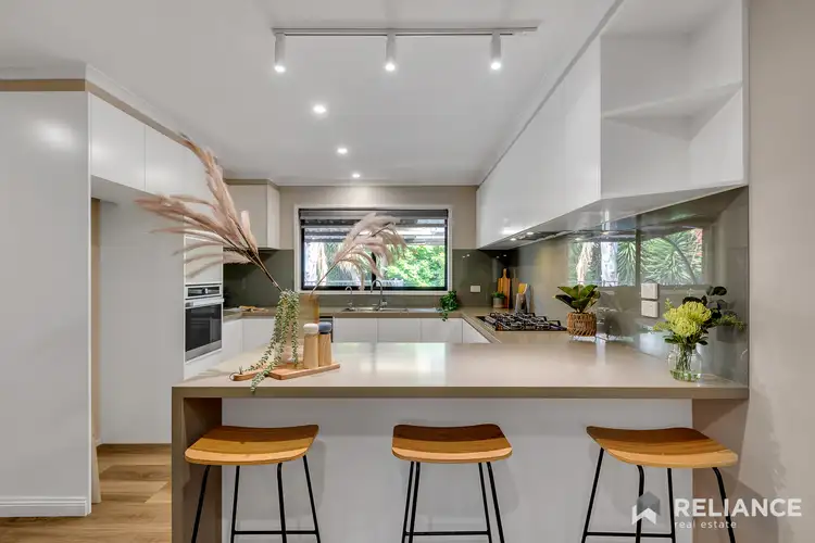 10 Albany Court, Taylors Lakes VIC 3038