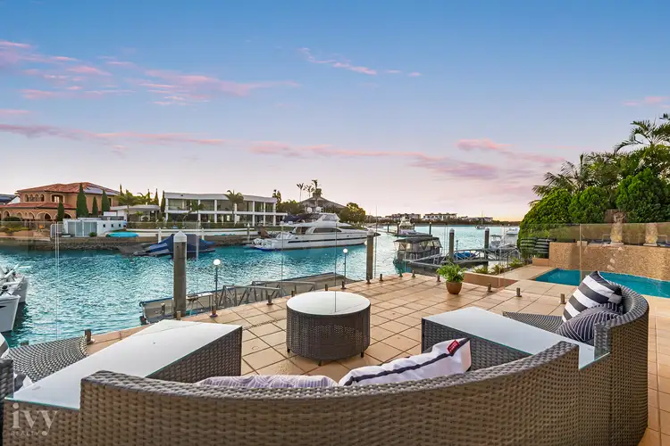 8 King James Court, Sovereign Islands QLD 4216