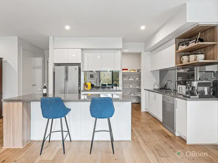 27 Savoy Grove, Cranbourne North VIC 3977