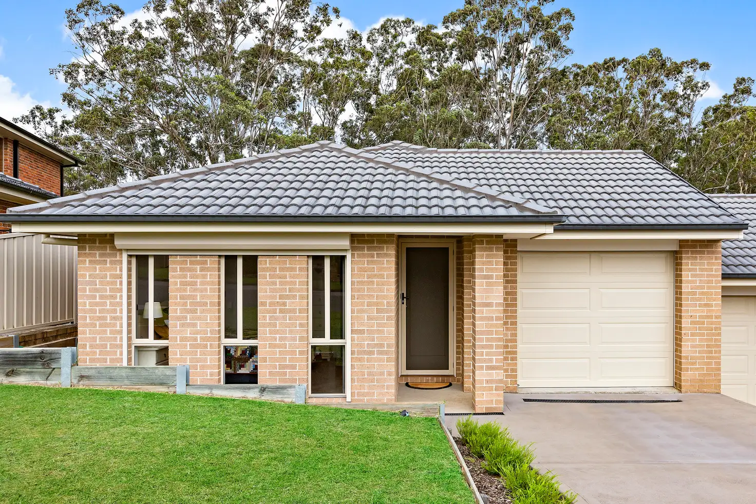 Main view of Homely semi-detached listing, 1/105 O'Shea Circuit, Cessnock NSW 2325