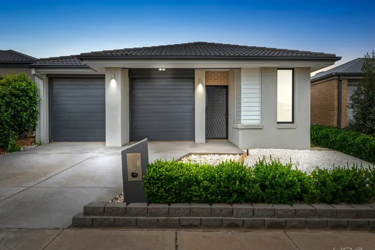 8 Amble Way, Weir Views VIC 3338