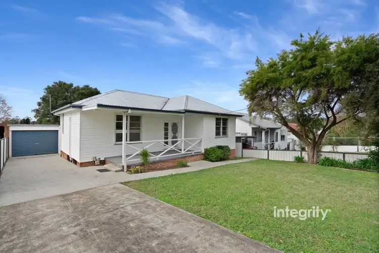 4 Elizabeth Avenue, Nowra NSW 2541