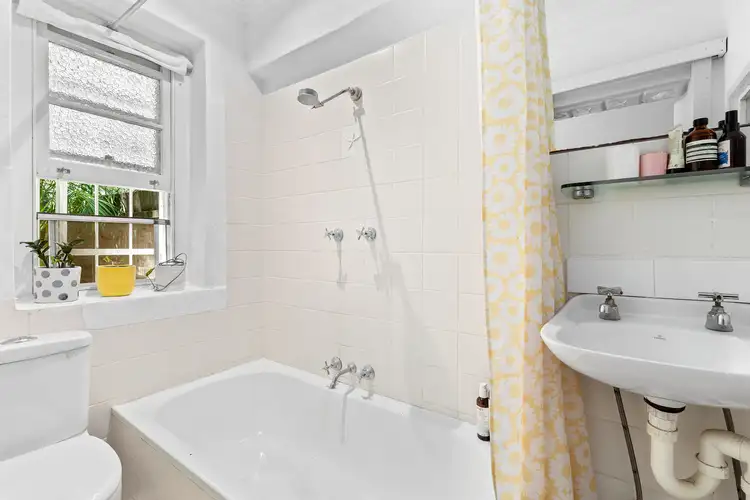Fifth view of Homely studio listing, 1/4 McDonald Street, Potts Point NSW 2011