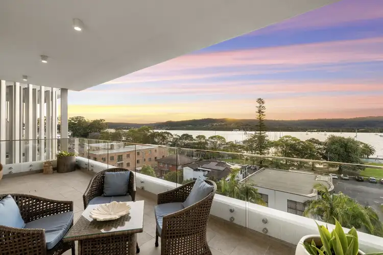 302/13 Lynn Avenue, Point Frederick NSW 2250