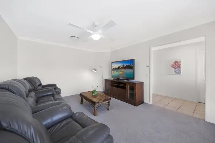 Second view of Homely house listing, 6 Kalimna Close, Lake Haven NSW 2263