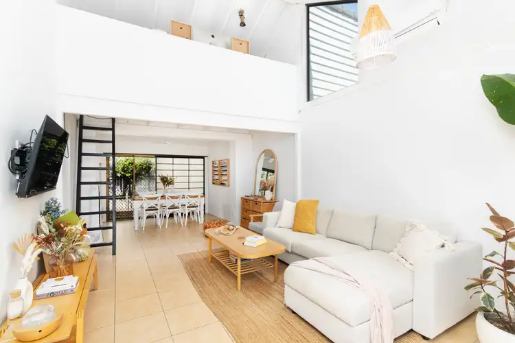 2/7 Lind Avenue, Palm Beach QLD 4221