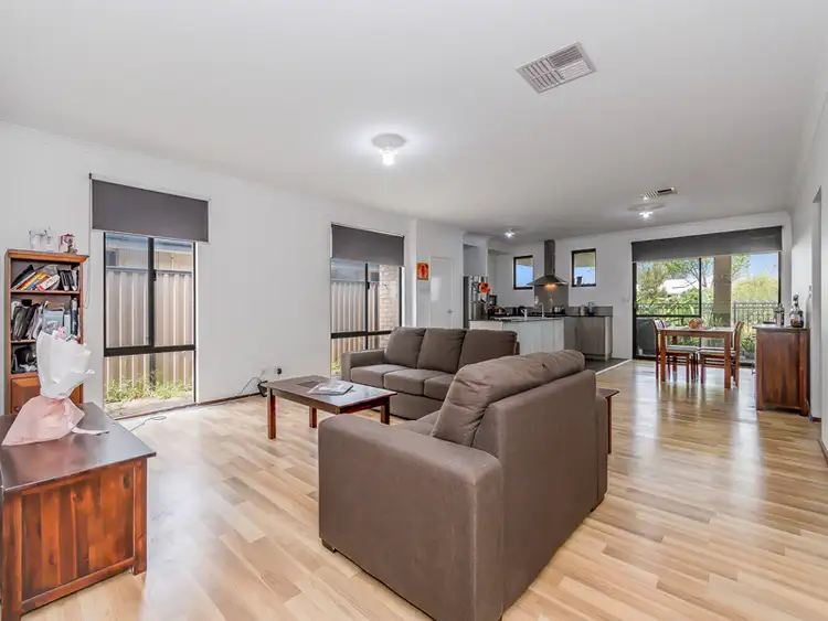 17 St Tropez Gardens, Piara Waters WA 6112