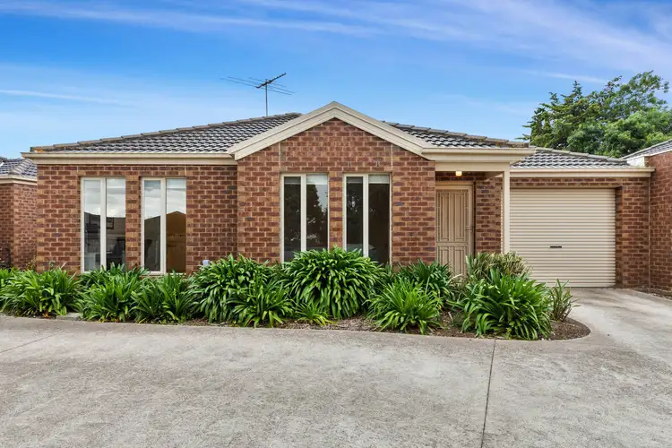 2/18 Lalor Crescent, Sunbury VIC 3429