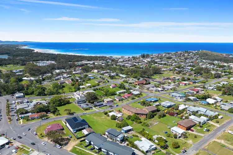 2/13 Gordon Street, Woolgoolga NSW 2456