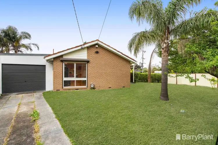 8 Neasham Drive, Dandenong North VIC 3175
