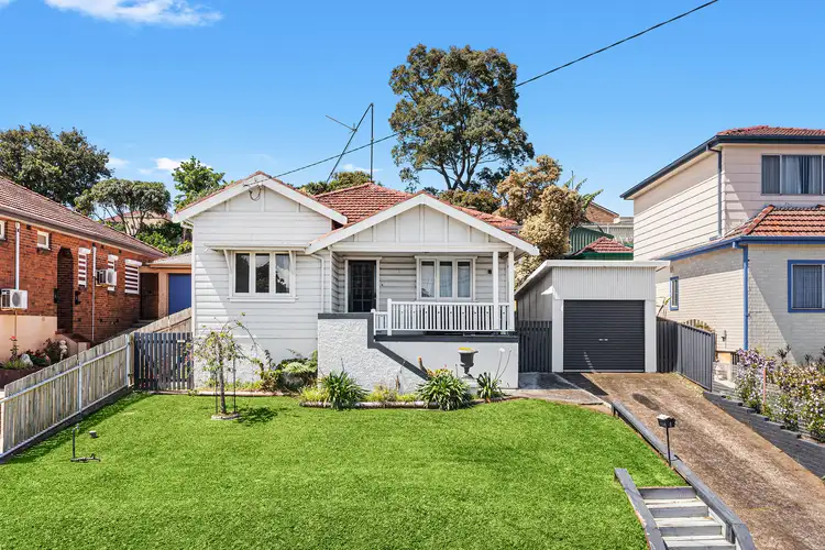 8 Lauder Avenue, Wollongong NSW 2500