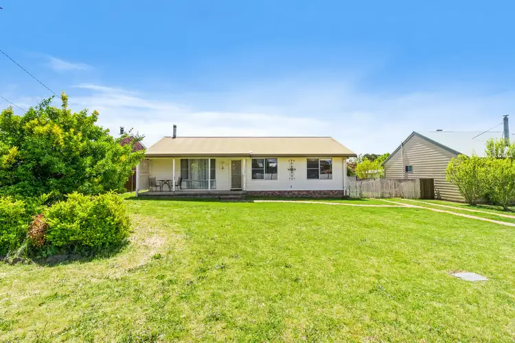 18 Everett Street, Uralla NSW 2358